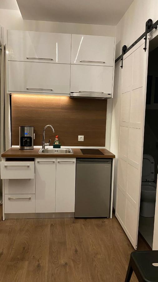 Modern Tiny House In ヴォロス エクステリア 写真