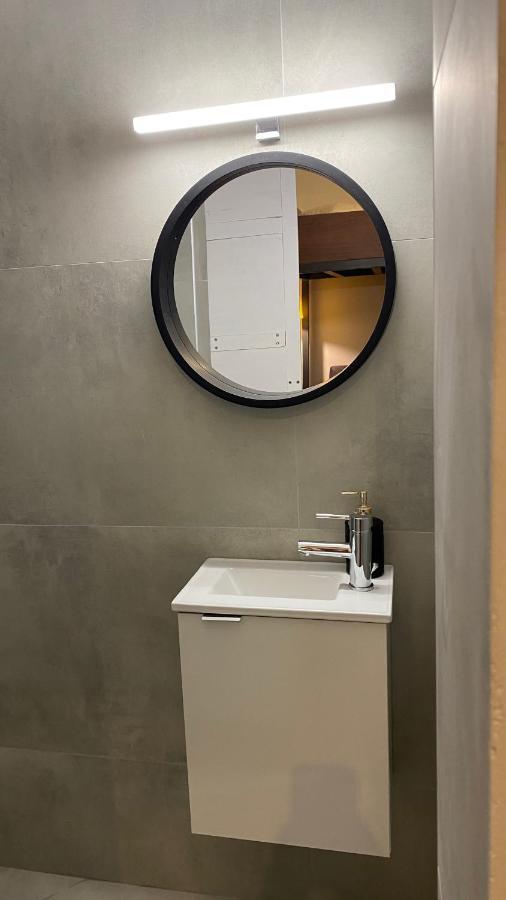 Modern Tiny House In ヴォロス エクステリア 写真