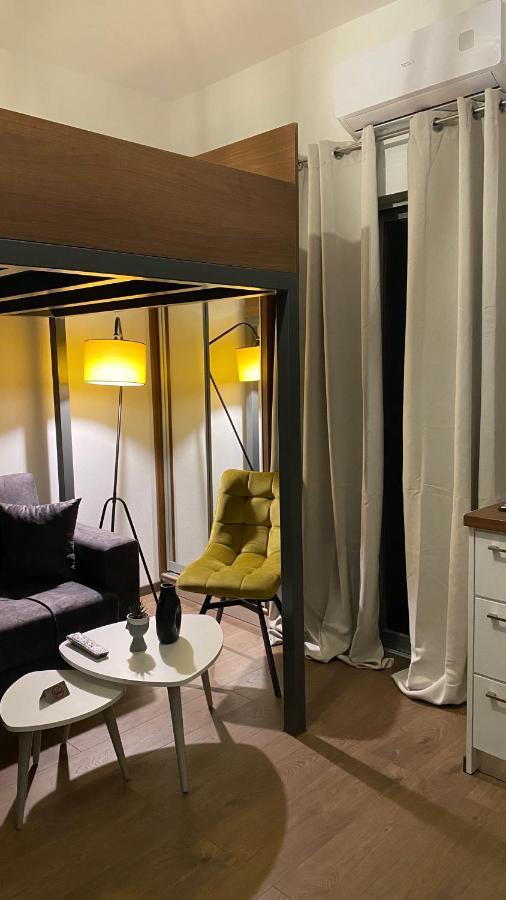 Modern Tiny House In ヴォロス エクステリア 写真